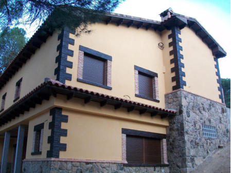 © Esquinas fachada hormigón imitación madera | Prefabricados Linares |  Tel/Fax.: 918 66 06 45 - Móvil: 625 57 22 09 / 652 80 01 48