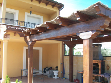 © Pérgolas, porches, cenadores, en hormigón imitación madera | Prefabricados Linares |  Tel/Fax.: 918 66 06 45 - Móvil: 625 57 22 09 / 652 80 01 48